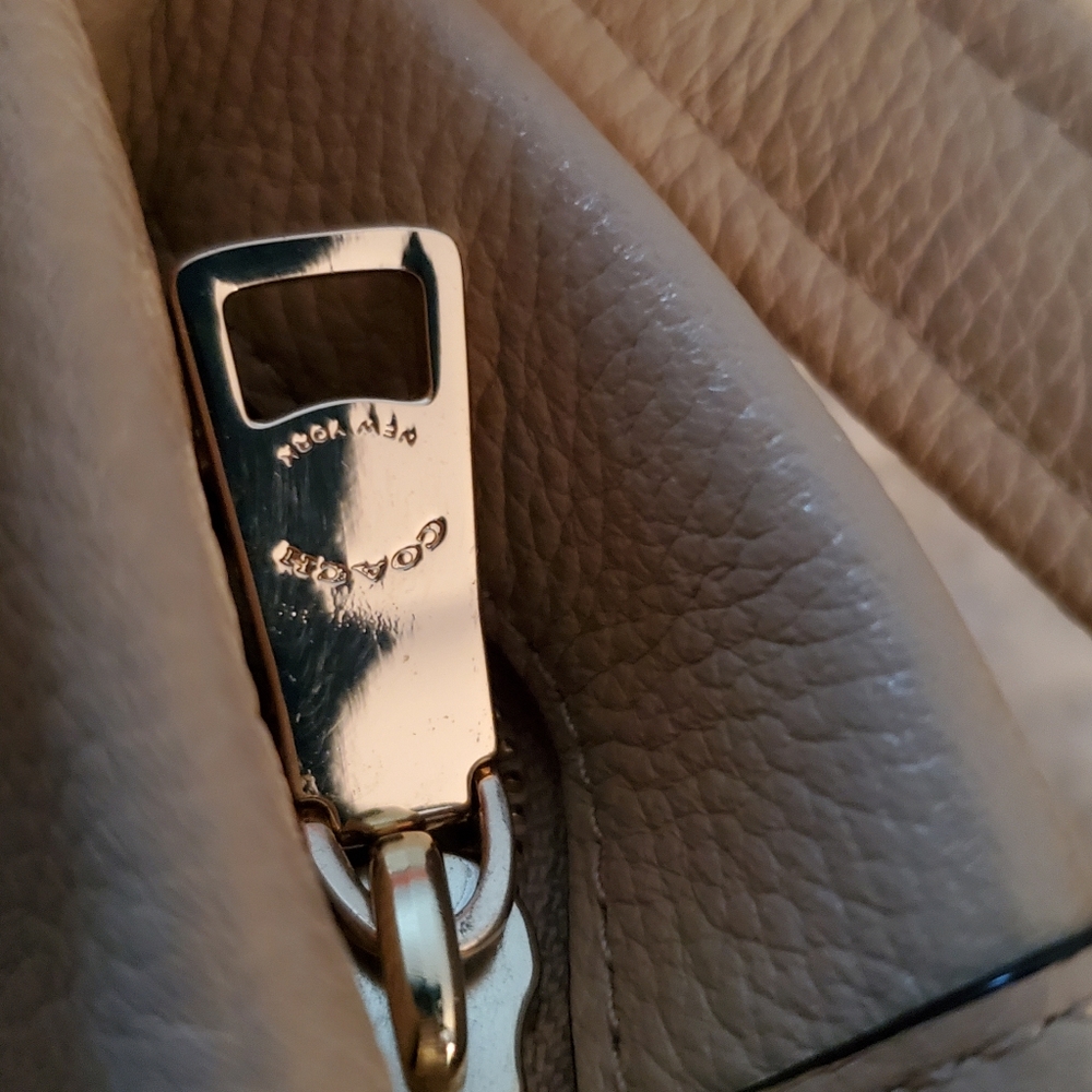 Tan Coach Purse - Picture 13 of 13